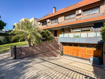 Casa en Venta, Elegante, Funcional y en Perfecto Estado en las Lomas de San Isidro