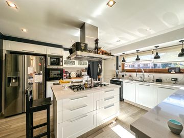 Casa en Venta, Elegante, Funcional y en Perfecto Estado en las Lomas de San Isidro