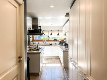 Casa en Venta, Elegante, Funcional y en Perfecto Estado en las Lomas de San Isidro