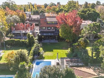 Casa en Venta, Elegante, Funcional y en Perfecto Estado en las Lomas de San Isidro