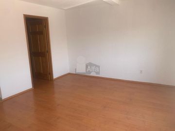 Casa remodelada en venta ubicada en la 4 sección de Lomas Verdes