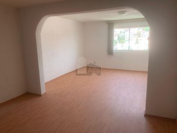 Casa remodelada en venta ubicada en la 4 sección de Lomas Verdes