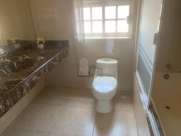 Casa remodelada en venta ubicada en la 4 sección de Lomas Verdes