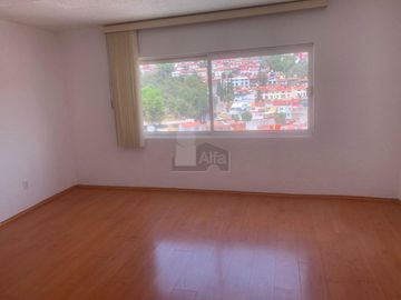 Casa remodelada en venta ubicada en la 4 sección de Lomas Verdes