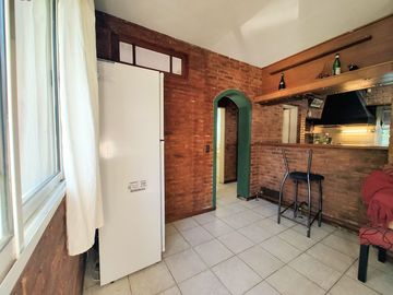 Casa en venta chalet 4 dormitorios con piscina barrio cerrado Maschwitz paredes dobles de ladrillo.