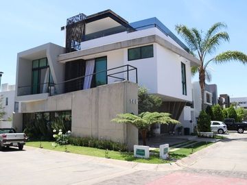 Hermosa Residencia en Venta Bosque Cedros