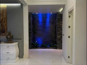 Hermosa Casa en Venta en los Encinos