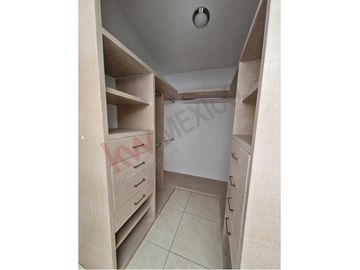CASA EN VENTA EN LOS CÁNTAROS CON ROOF GARDEN EN PRIVADA CON ALBERCA Y PLAPA