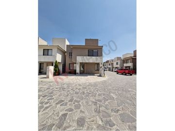 CASA EN VENTA EN LOS CÁNTAROS CON ROOF GARDEN EN PRIVADA CON ALBERCA Y PLAPA