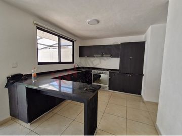CASA EN VENTA EN LOS CÁNTAROS CON ROOF GARDEN EN PRIVADA CON ALBERCA Y PLAPA