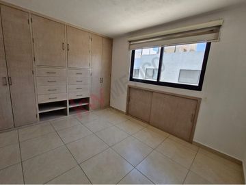 CASA EN VENTA EN LOS CÁNTAROS CON ROOF GARDEN EN PRIVADA CON ALBERCA Y PLAPA