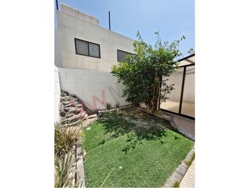 CASA EN VENTA EN LOS CÁNTAROS CON ROOF GARDEN EN PRIVADA CON ALBERCA Y PLAPA
