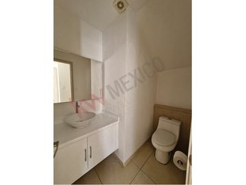 CASA EN VENTA EN LOS CÁNTAROS CON ROOF GARDEN EN PRIVADA CON ALBERCA Y PLAPA