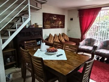 INIZIA PROPIEDADES VENDE LINDA CASA DE DOS PISOS EN BUIN