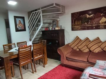 INIZIA PROPIEDADES VENDE LINDA CASA DE DOS PISOS EN BUIN