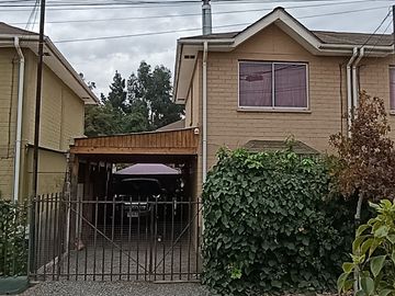 INIZIA PROPIEDADES VENDE LINDA CASA DE DOS PISOS EN BUIN