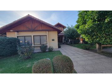 Venta casa Los Andes 4D 3B piscina, Condominio El Encanto