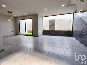 Venta de casa sobre periférico a la altura del CEA Cuautlancingo