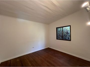 2D 1B con 4000 m2 terreno. Galpón 21 m2
