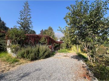 2D 1B con 4000 m2 terreno. Galpón 21 m2