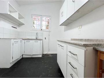 2D 1B con 4000 m2 terreno. Galpón 21 m2