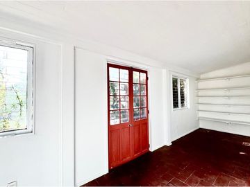 2D 1B con 4000 m2 terreno. Galpón 21 m2