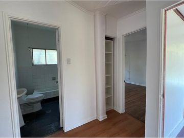 2D 1B con 4000 m2 terreno. Galpón 21 m2