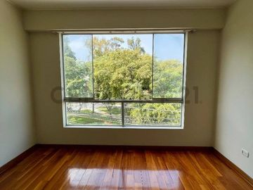 ESPECTACULAR DEPARTAMENTO FRENTE A PARQUE EN SURCO
