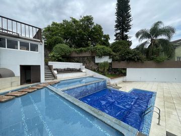 Residencia en venta en Cuernavaca con hermosa vista y seguridad 24/7