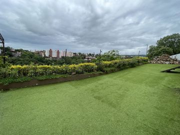 Residencia en venta en Cuernavaca con hermosa vista y seguridad 24/7