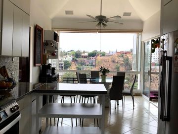 Residencia en venta en Cuernavaca con hermosa vista y seguridad 24/7