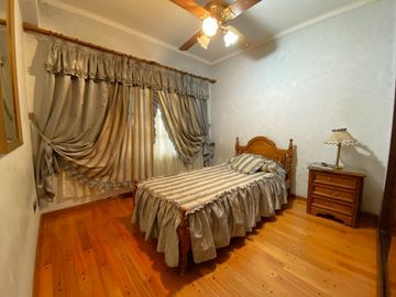 Chalet en venta en Castelar Norte de 5 ambientes!