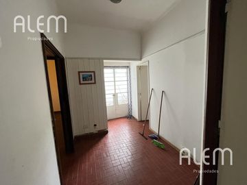 Casa de 3 ambientes en  Lomas Oeste