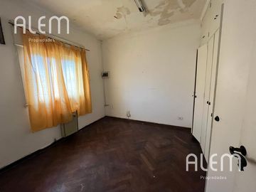 Casa de 3 ambientes en  Lomas Oeste