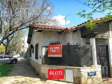 Casa de 3 ambientes en  Lomas Oeste