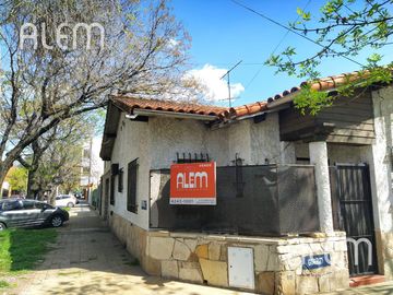 Casa de 3 ambientes en  Lomas Oeste