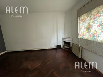 Casa de 3 ambientes en  Lomas Oeste
