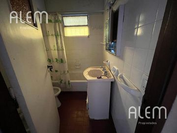 Casa de 3 ambientes en  Lomas Oeste