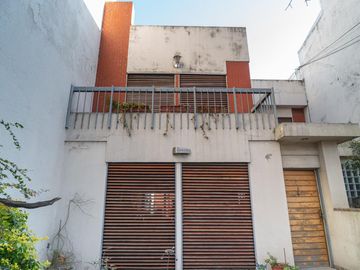 Casa de 5 Ambientes con parque y pileta. Villa Urquiza