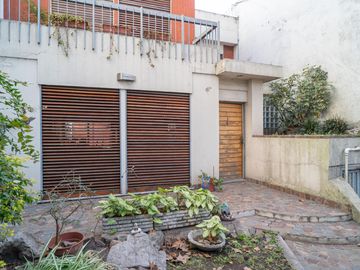 Casa de 5 Ambientes con parque y pileta. Villa Urquiza
