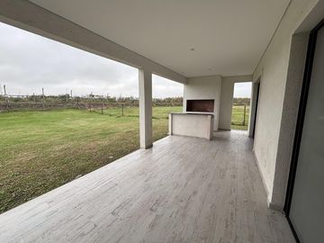 VENTA CASA SAN SEBASTIAN AREA 8