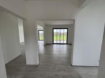 VENTA CASA SAN SEBASTIAN AREA 8