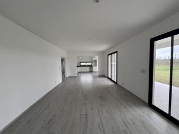 VENTA CASA SAN SEBASTIAN AREA 8