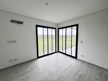VENTA CASA SAN SEBASTIAN AREA 8