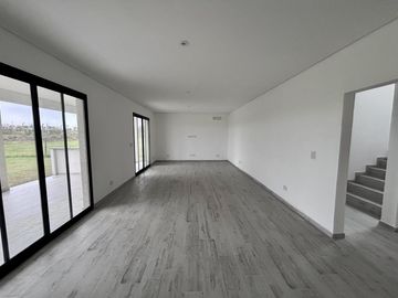 VENTA CASA SAN SEBASTIAN AREA 8