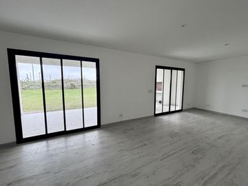 VENTA CASA SAN SEBASTIAN AREA 8
