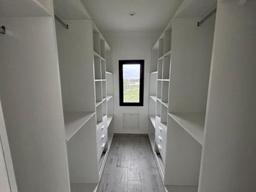 VENTA CASA SAN SEBASTIAN AREA 8