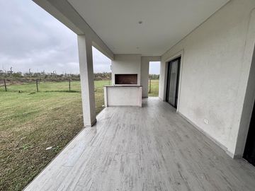 VENTA CASA SAN SEBASTIAN AREA 8