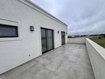 VENTA CASA SAN SEBASTIAN AREA 8