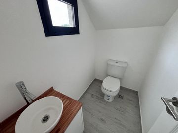 VENTA CASA SAN SEBASTIAN AREA 8